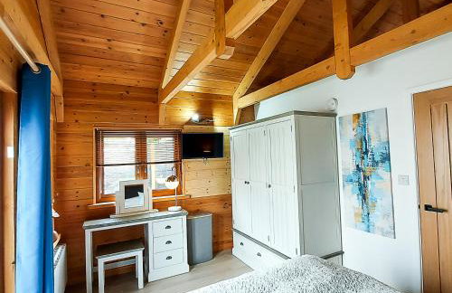 Meadow View Apartments are 2 and 3 bedroomed with private parking - Foto 36