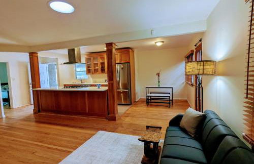 Entire House,Convinient location in Los Angeles , near Universal, Hollywood, Pets Friendly, Free WIFI - Foto 3