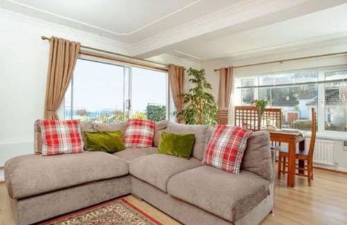 3 Bedroom Bungalow with great Sea Views, Private Hot Tub & Gardens - Foto 45