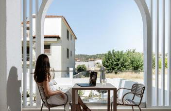 FOS Luxury Suites - Photo 5