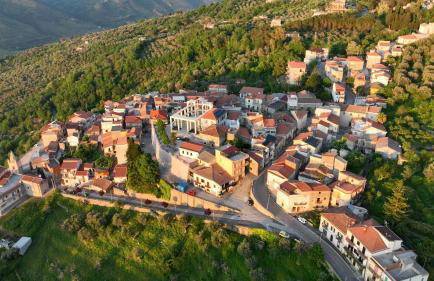Nel borgo di Capri Leone - Foto 18