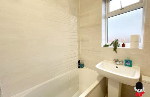 KozyGuru / Wigan / 2BR 4Beds / Newly Refurbished Stylish Holiday House / Close to Big Retail Park / UWNE034 - Foto 9