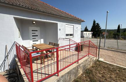 Olive House - Photo 4