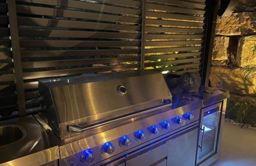 ULTIMATE LUXURY DREAM VILLA with 7 BEDROOMS, GYM, SPA and INFINITY POOL - Photo 22