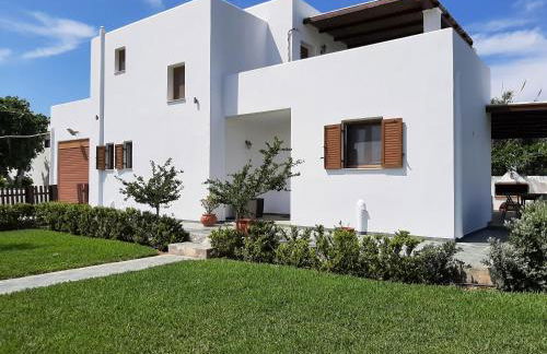 Luxury 3BR Sunrise Villa , Seaside Gyrismata - Photo 3