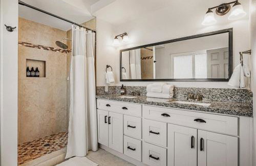 5BR Fun Haven Pool Mini Golf Movie Game room - Foto 22