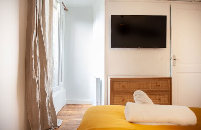 Eiffel Tower Rue Cler - Photo 2