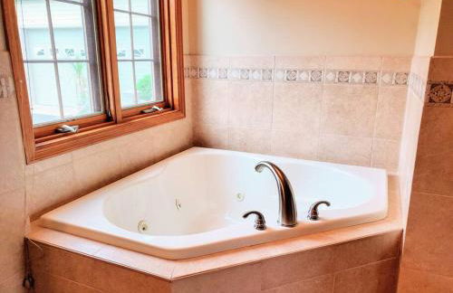 Artemis Lakehouse - Hot Tub, Lakefront & Racetrack - Photo 21