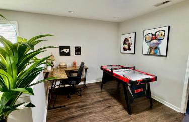 Spacious 4 bedroom House in University area close to PNC pavilion - Foto 1