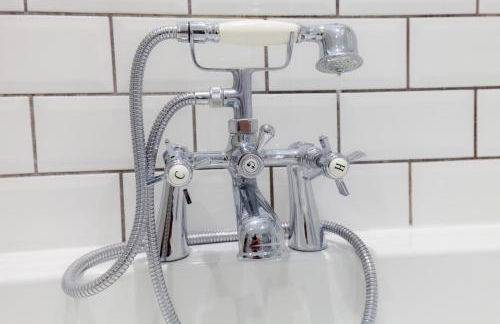 Hurst Cottage - A Cosy 2-Bedroom Cottage Escape in Dorset - Photo 15