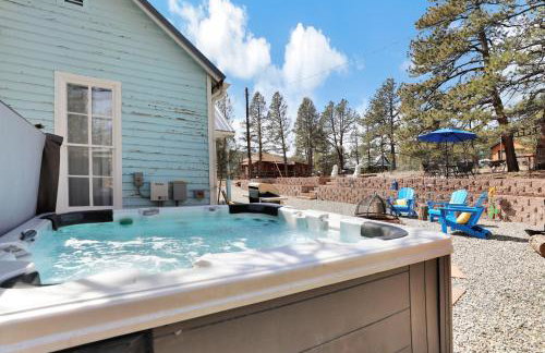 Timeless Pineview Cottage Hot Tub & Pet Friendly - Photo 7