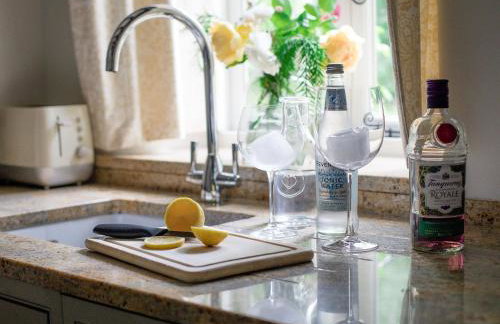 Climbing Rose Cottage - Dog Friendly - Peaceful Cotswold Cottage - Photo 13