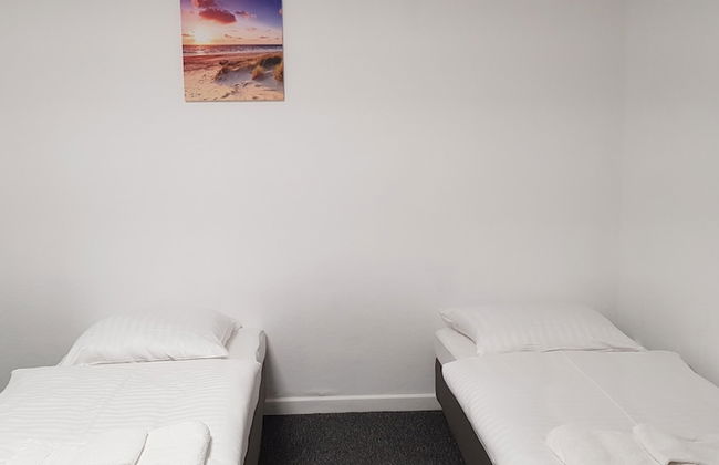 Spacious House - Photo 4