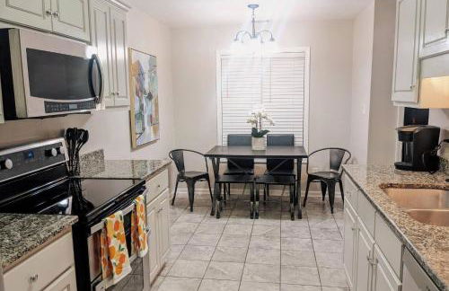 Pet Friendly condo, walk to the Masters - Foto 10