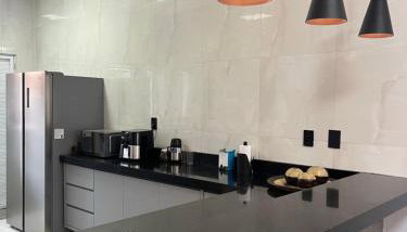 Impera House Casa com piscina - Foto 5, stove, minibar