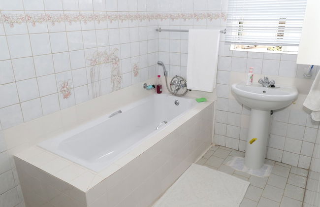 Eastlea 3-Bedroom Apartment - Foto 12