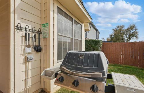 4BD Tropical Pool Oasis with a Game Room - Photo 43