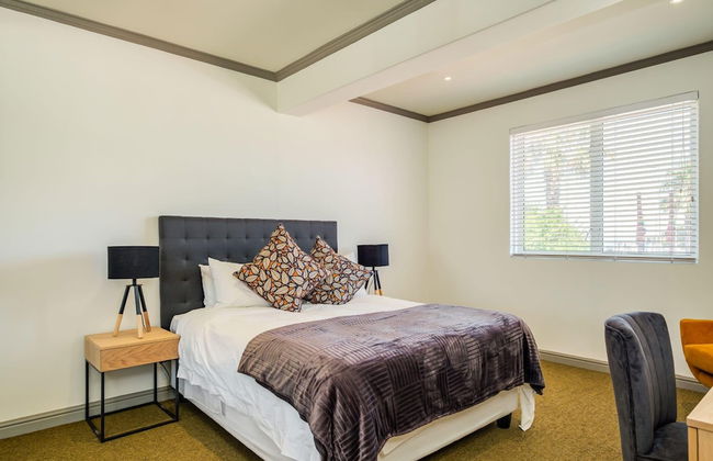 Contemporary Apartment Close to the Radisson Majolica - Photo 30