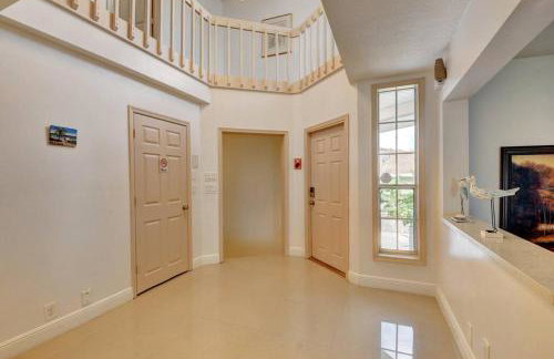 5 BR Mansion with Pool and non-heated Jacuzzi Games in Boynton Beach - Photo 18