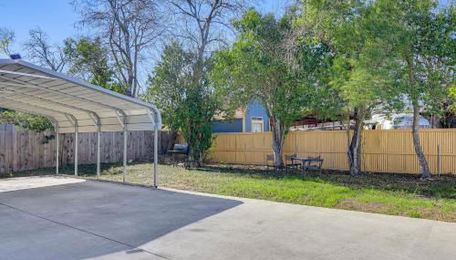 Walk to Parks and Dining Pet-Friendly Home with Yard! - Foto 4