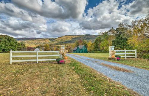 Luxe Green Barn Near Skiing with Mt Equinox Views! - Foto 27