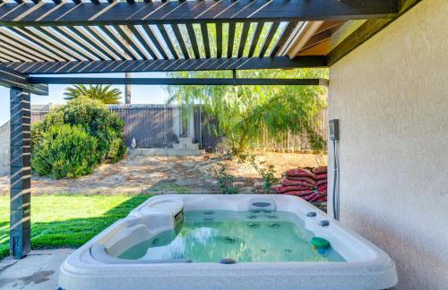 Water-View Home w/ Hot Tub in Lake Elsinore! - Foto 19