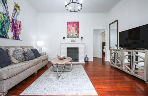 Updated Bourbon Street Condo with Smart TVs! - Foto 4