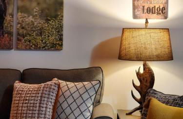 Stylish Forest Lodge with Large Hot Tub, Firepit and Fireplace minutes to Gore Mountain - Foto 59