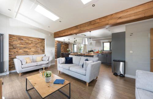 Primrose Lodge, 25 Roadford Lake Lodges - Photo 1