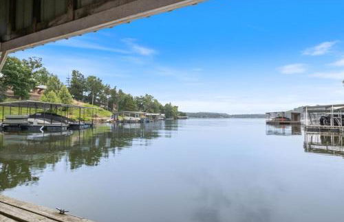 Lakefront Escape, Sunrise Views, Boat Slip & Community Dock Access - Foto 54