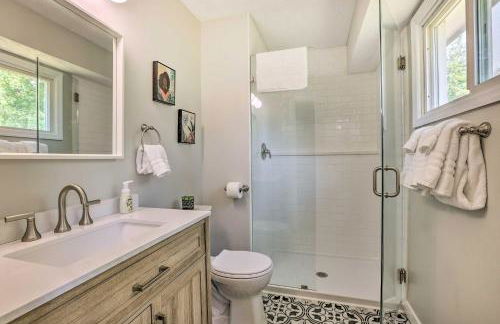 Modern Boho Gem Yard and 10 Mi to Baxter Arena - Foto 17