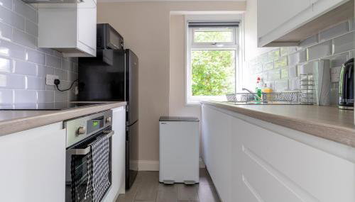 4 Bedrooms Homely House - Sleeps 6 Comfortably with 6 Double Beds,Glasgow, Free Street Parking, Business Travellers, Contractors, & Holiday-Goers, Near All Major Transport Links in Glasgow & City Centre, Perfect for Common Wealth Games 2026 - Foto 3
