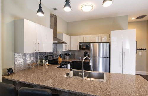 Downtown Modern 2BR Loft Apartment - Sleeps 8-9 - Foto 12