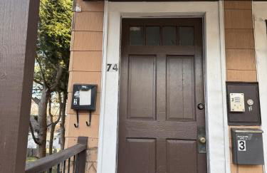 Stylish 3BR Revere Home Sleeps 8 Near Boston, Revere Beach and Airport - Foto 27
