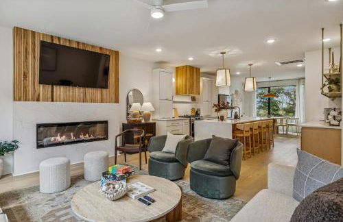 Modern Multi-Level Retreat with Rooftop Hot Tub - Foto 1