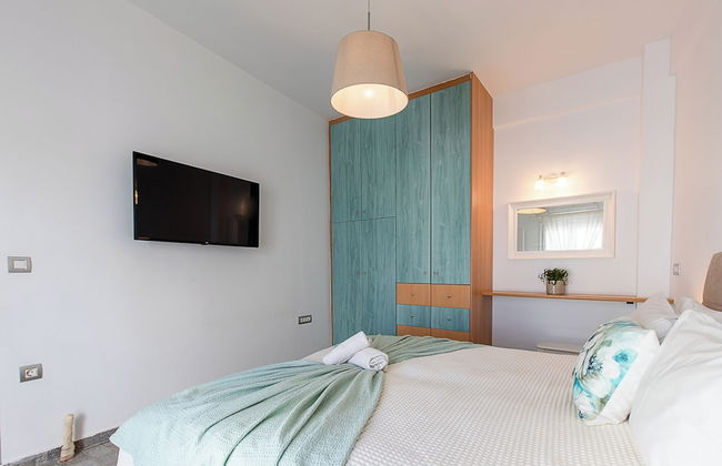 Santorini Villatzio Suites - Photo 3