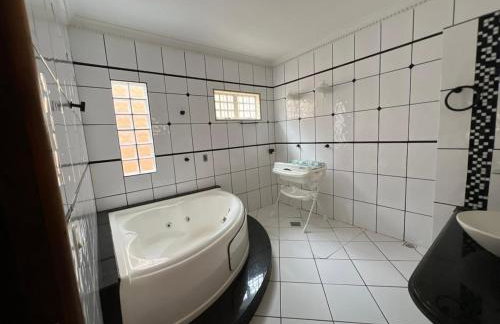 Casa espaçosa 10min do MotoGP Autódromo e BR-153 - Foto 13