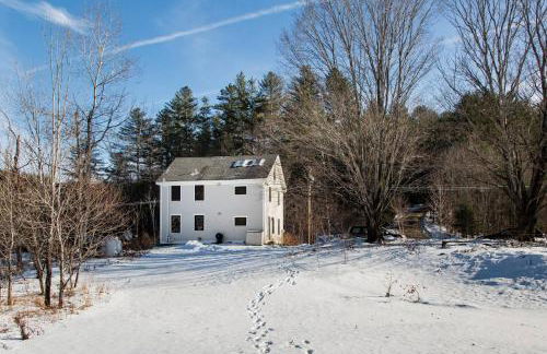 Go Skiing or Hiking from an Enchanting, Light-Filled Home - Foto 6