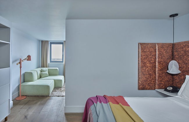 Eden Locke - Photo 21