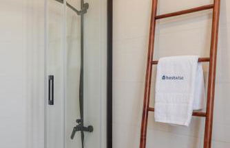 HostWise - Country Villa w/ Pool, Court & Views - Foto 38