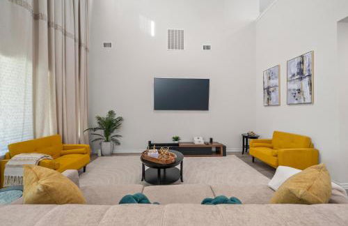 Luxurious 4-Bed Home with Pool Table & Nearby Pool - Foto 4