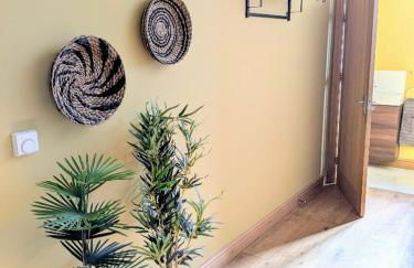 Coastal Whisper Sleeps 10 with Parking - Foto 23