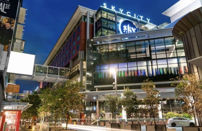 Quest on Queen - Photo 21