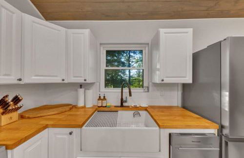 The White Lodge 4BDR Sleeps 8 with Fire Pit - Foto 15