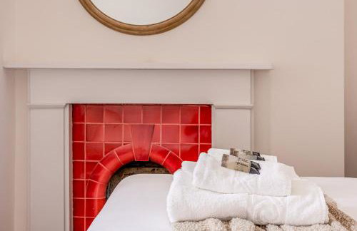 Immense Bright 5BR House near Kensington Olympia - Photo 15