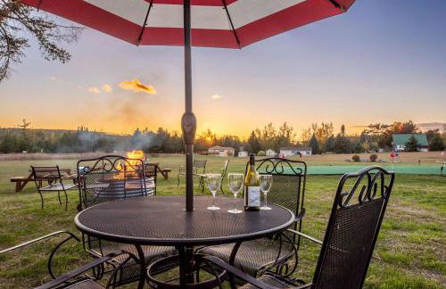 Stunning Cabin Getaway Perfect for Large Groups Situated in Boyne Falls, Michigan - Photo 35