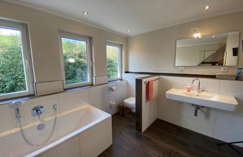 Auwers Haus komplett mit Panoramablick und Kamin - Foto 20