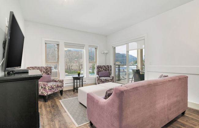 Elevated Escapes 2BR Suite Overlooking Lake - Foto 18