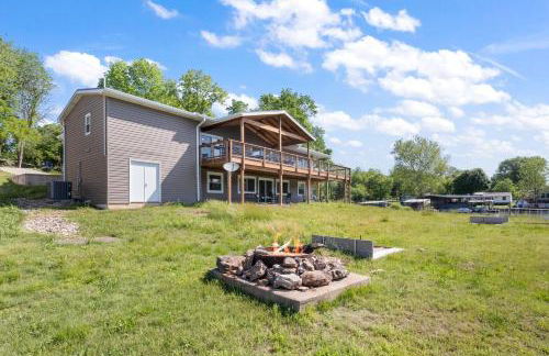 Huge Lakefront Yard, Private Dock - Amazing Views! - Foto 47