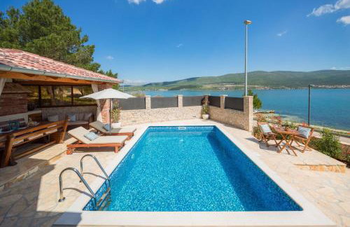 Seafront Villa Noah with heated pool - Foto 6